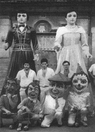 Comparsa de gigantes y cabezudos